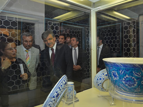 President Gül Explores Istanbul Archaelogical Museums